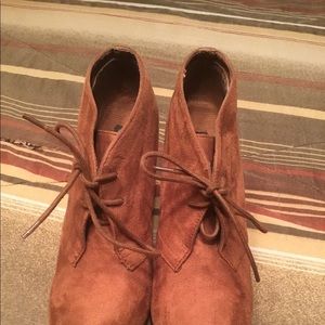 “MAKE AN OFFER "Breckelle’s" womens shoe